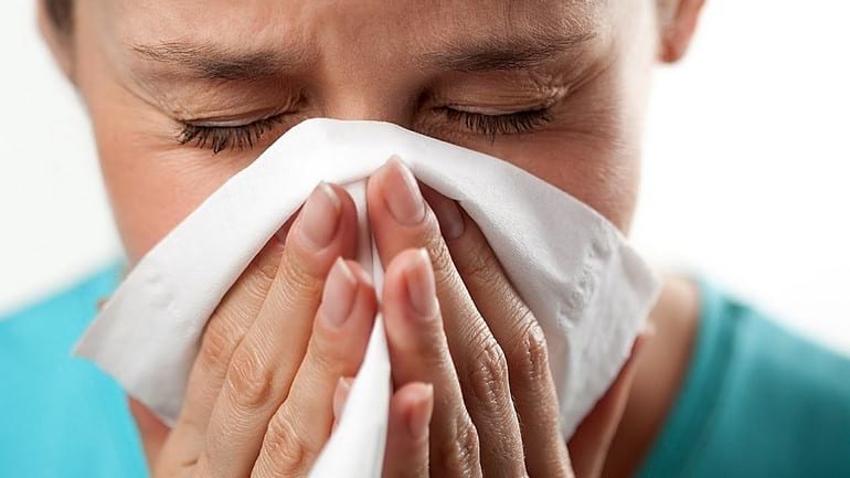 Аллергический насморк у взрослого: причины, симптомы и лечение