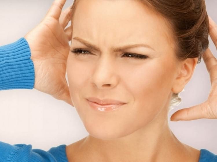Как нужно чистить уши в домашних условиях: сколько раз и как глубоко