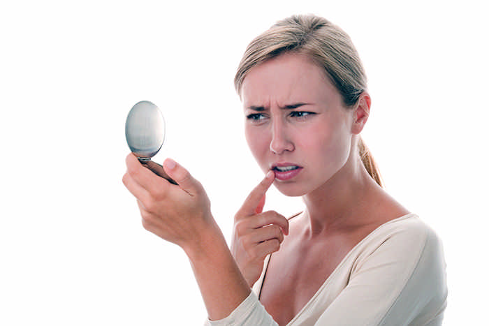 Почему появляются заеды в уголках губ и способы лечения в домашних условиях