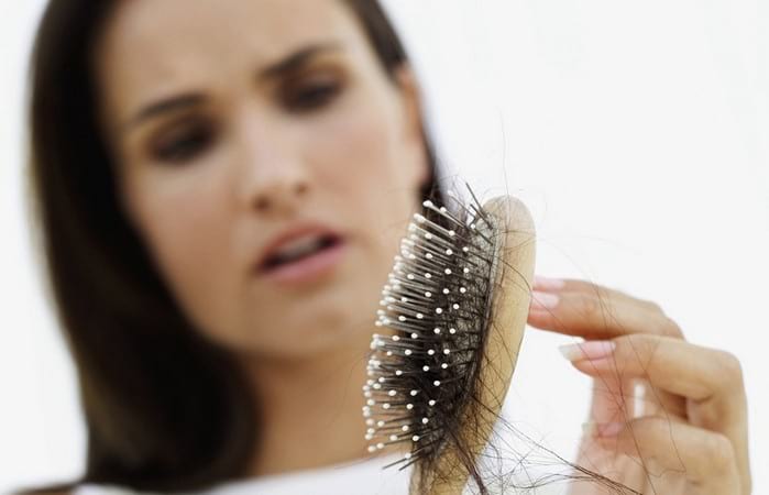 Почему выпадают волосы у женщин: советы и рекомендации